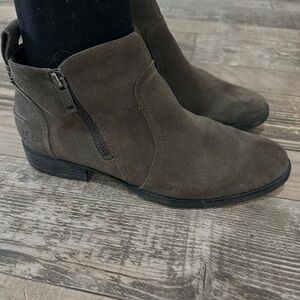 Women’s UGG Aureo ll Suede Ankle Bootie grey